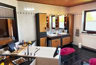 Ortsrand und Ruhelage - Hochwertige Landvilla mit großem Pool! Einfach Koffer packen und einziehen!