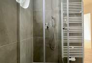 TRAUMHAFTER GARTENBLICK! Schöne Garconniere im 4. Liftstock