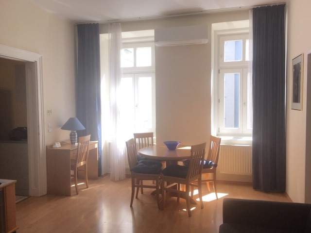 Hofruhelage mit Grünblick, 2 Zimmerwohnung im Servitenviertel