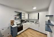 AB 2026! 2 Zimmer- Gartenwohnung neben De la Salle Schule! Schwimmbad und Weinkeller im Haus!