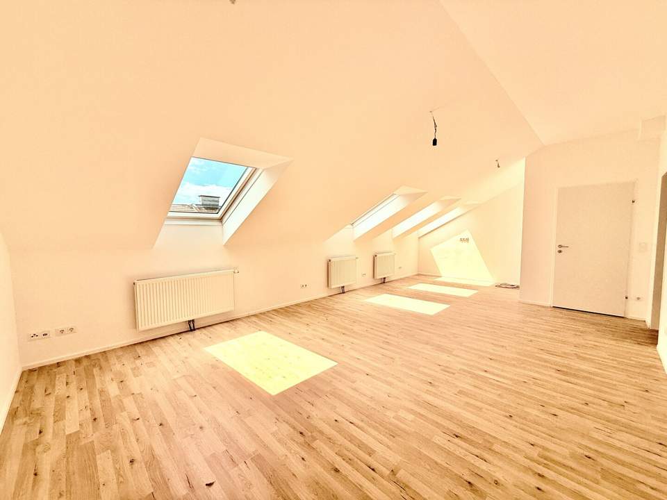 U1 in 5 Minuten erreichbar - Kurzzeitvermietung möglich - Lift im Haus - Zusammenlegung von Wohnungen möglich - Dachgeschoß Ausblick