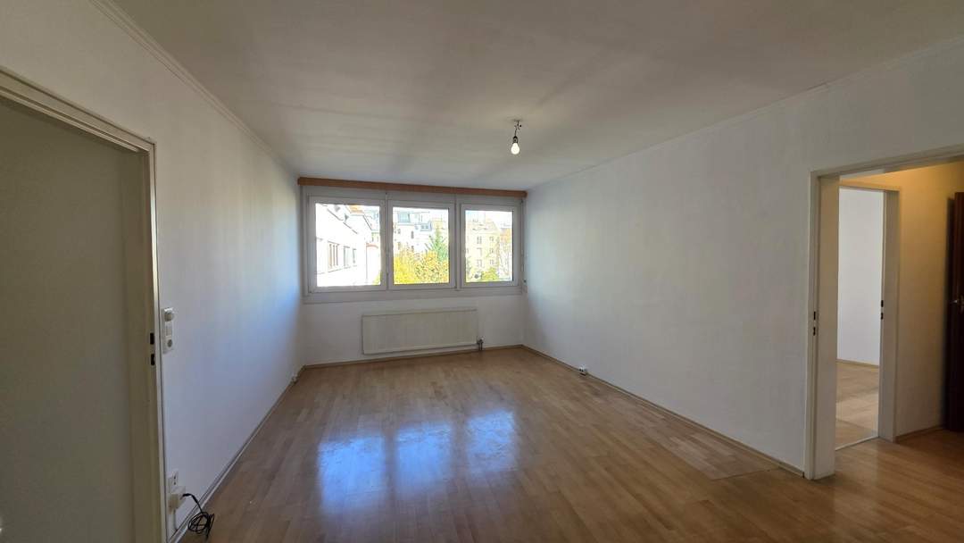 Linzer Straße/Schönbrunn: sanierungsbedürftige, ruhige 2-Zimmer Wohnung mit Grünblick