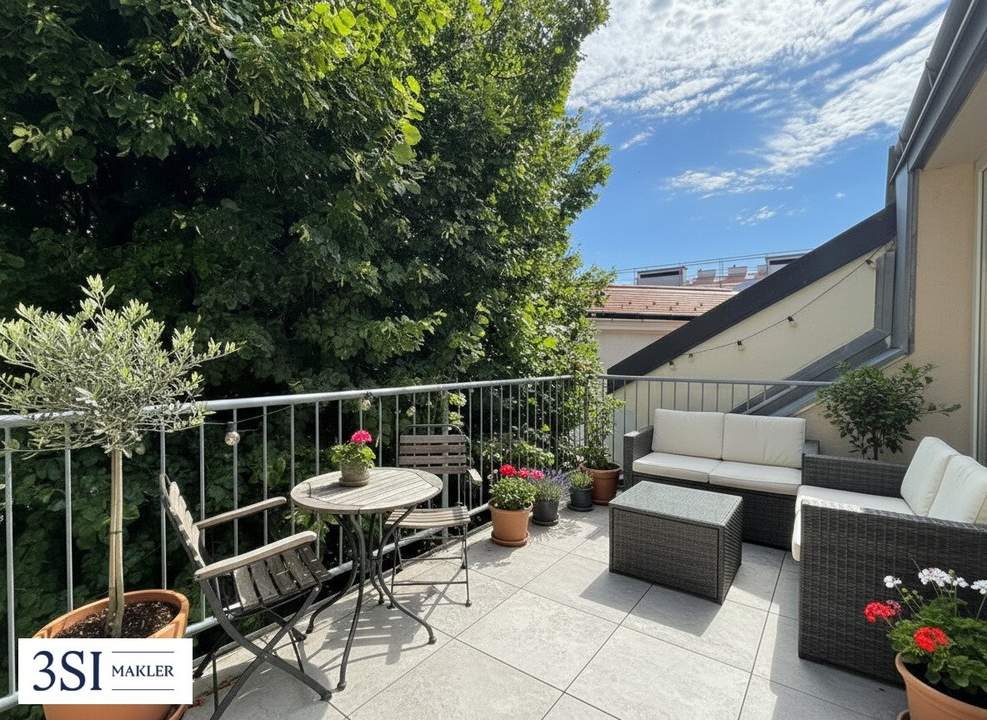 Top sanierte Dachgeschoßwohnung mit Terrasse und Grünblick – Nahe Kutschkermarkt