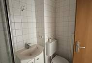 Sehr einladende, großzügige 2-Raum-Wohnung mit Loggia! Im Stadtteil Niedernhart/Spallerhof direkt neben dem Vital- und Einkaufszentrum Muldenstraße! 1A Infrastruktur und Öffi-Anbindung!