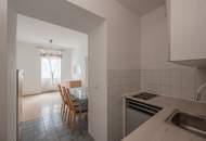 ++NEU++ Ruhige 2-Zimmer Altbauwohnung mit viel Potenzial.