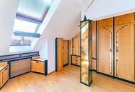 Dachgeschoßwohnung mit Balkon und Ausblick in Gründerzeithaus