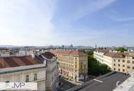 Helle und freundliche 2-Zimmer DG Wohnung mit Balkon und großer Dachterrasse mit 360° Stadtblick!