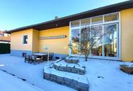 Bungalow mit Wintergarten, Pool und Doppelgarage!