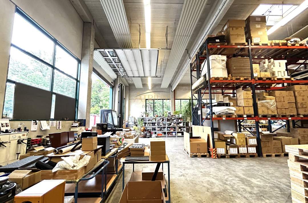 Top Firmenstandort in Weigelsdorf/ Ebreichsdorf - Moderne Gewerbehalle mit Büros und Pauschalmiete.