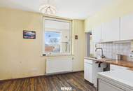 Charmantes Einfamilienhaus mit großzügigem Garten, 2 Garagen und viel Potenzial