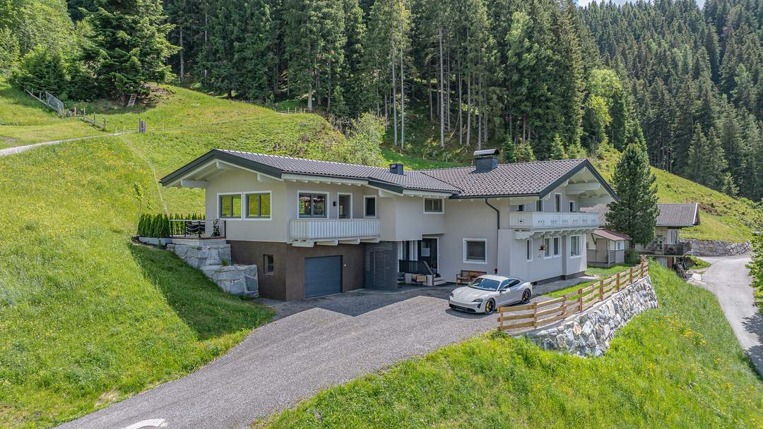 Hochwertiges Zweifamilienhaus in unverbaubarer Aussichtslage