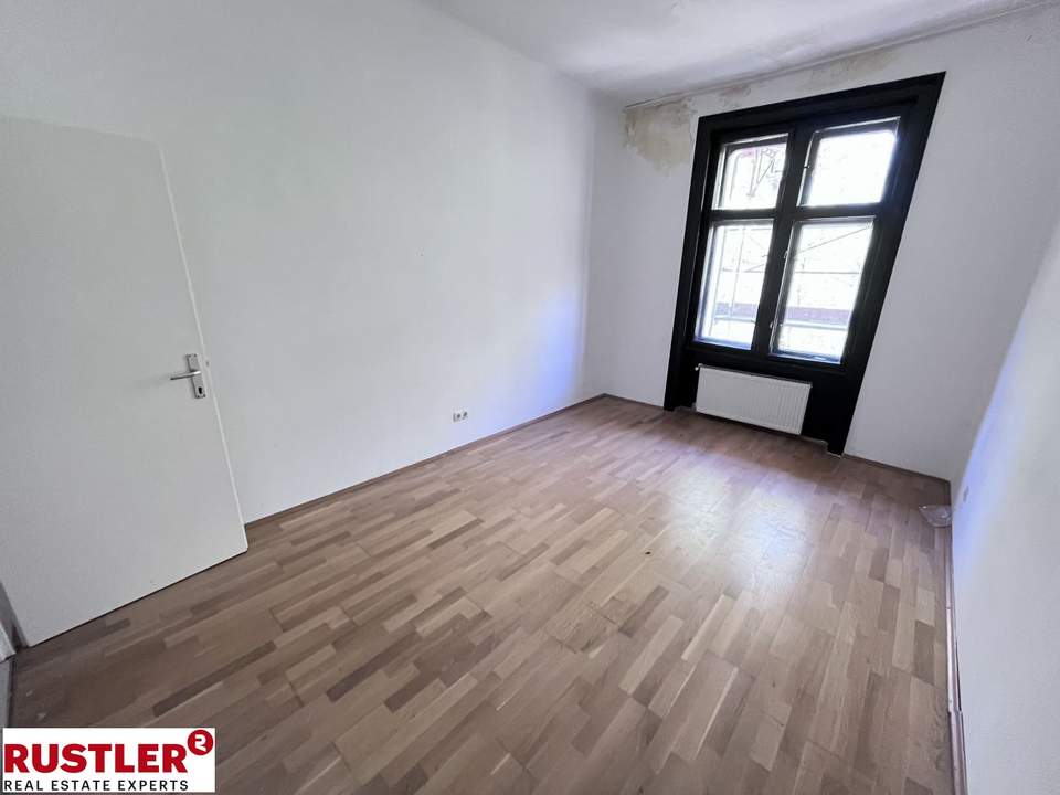 Lichtdurchflutete 2-Zimmerwohnung im prachtvollen Altbauhaus am Tivoli