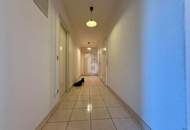 GERÄUMIG, RUHIG, MIT LOGGIA UND GARAGE!