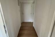 WOHNGENUSS PUR: praktisch geschnittene 2-Raum Wohnung in ruhiger und zentrumsnaher Lage! Preiswert mit heller Raumaufteilung, ebenerdiger Dusche und hochwertigem Zustand!