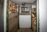 Kleines Haus mit Nebengebäude