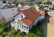 Außergewöhnliches Einfamilienhaus mit zwei Wohneinheiten, großem Garten und Gästehaus in Leobendorf