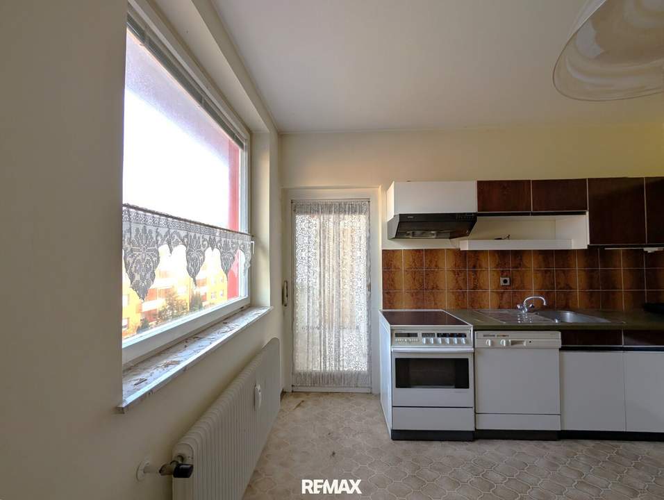 Exklusives Angebot - jetzt neu bewertet! 3-Zimmer-Eigentumswohnung mit Entwicklungspotenzial, Balkon, Loggia und Garage
