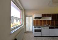 Exklusives Angebot - jetzt neu bewertet! 3-Zimmer-Eigentumswohnung mit Entwicklungspotenzial, Balkon, Loggia und Garage