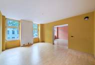 ++Q18++ Renovation-needed 2-room old building flat, lots of potential