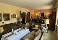 Stilvolles Haus in Bestlage von Wiener Neustadt – Großes Grundstück mit Pool, Altbaumbestand &amp; großer Garage