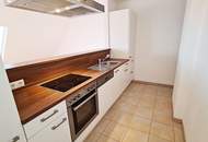 DACHGESCHOSS, INNSTRASSE, sonnige 76 m2 Neubau, 2 Zimmer, Wohnküche, Wannenbad, Parketten, WG-geeignet