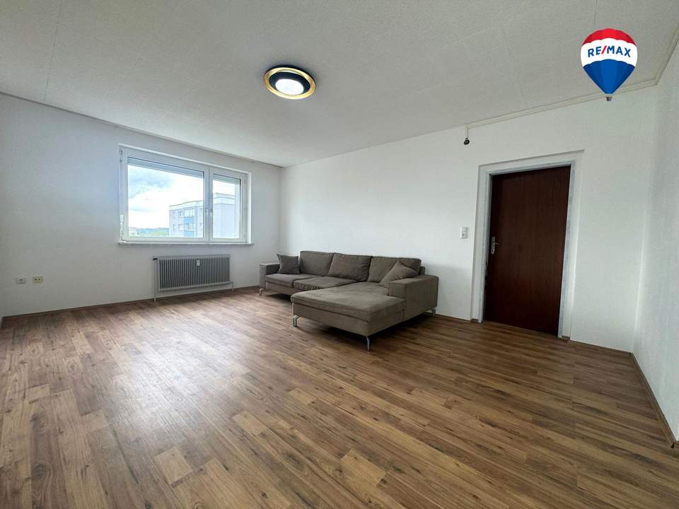 Attraktive Eigentumswohnung mit verglaster Loggia und eigenem PKW-Abstellplatz