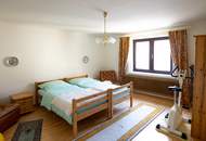 Sanierungsbedürftiges Haus mit 2 Wohneinheiten in Gainfarn!