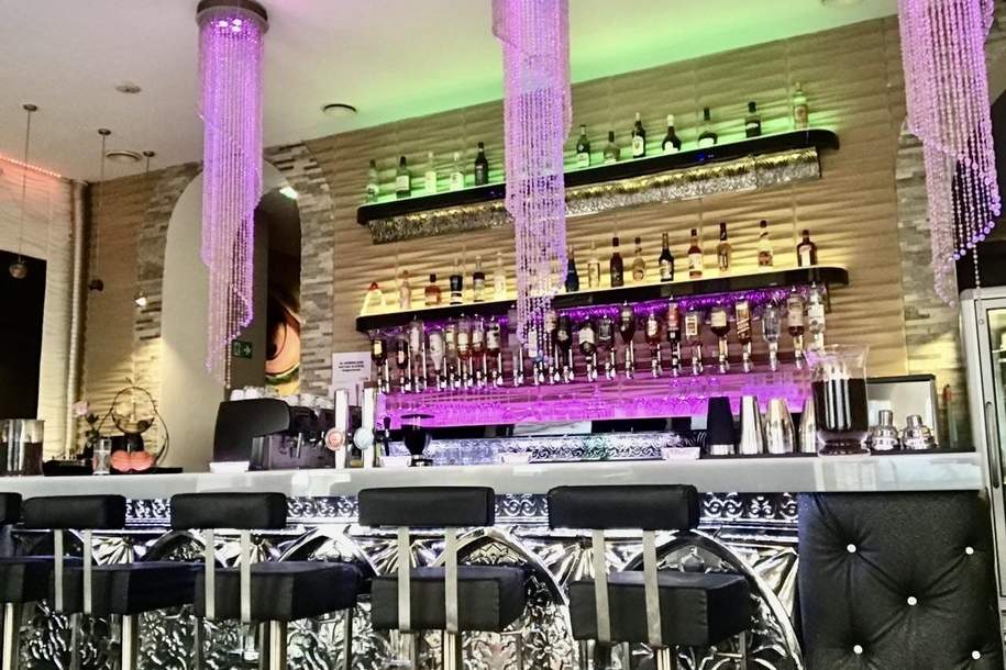 "Exklusive Gastro-Chance: Stylishe Bar mit Restaurant-Potenzial in Bestlage", Gewerbeobjekt-miete, 2.370,00,€, 1070 Wien 7., Neubau