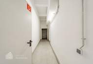 Geräumiges 3-Zimmer Büro mit großen Lagerräumen und eigener Einfahrt, Nähe Landstraße