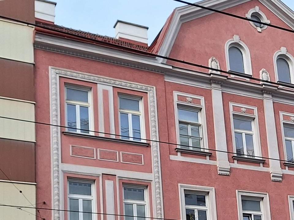 Anlegerwohnung in stilvollem Altbau mit rund 3,50% Rendite