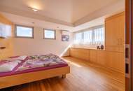 Villa voll unterkellert mit Poolhaus in absoluter Ruhelage