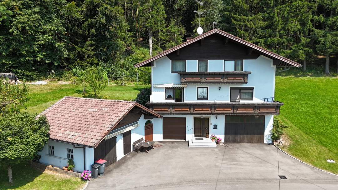 Einfamilienhaus mit Nebengebäude in ruhiger Lage