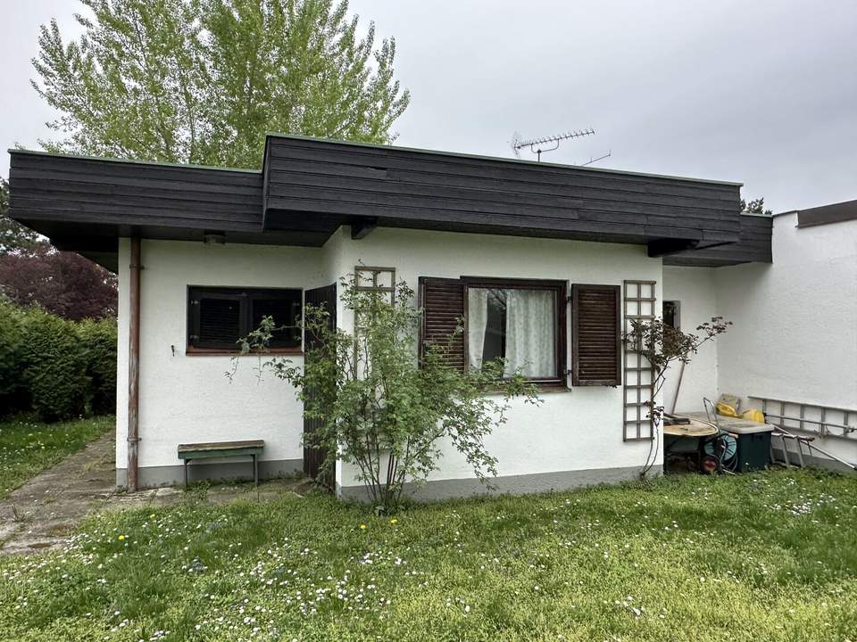 UFERPARZELLE - kleines massives Ferienhäuschen mit privaten Uferbereich auf Pachtgrund