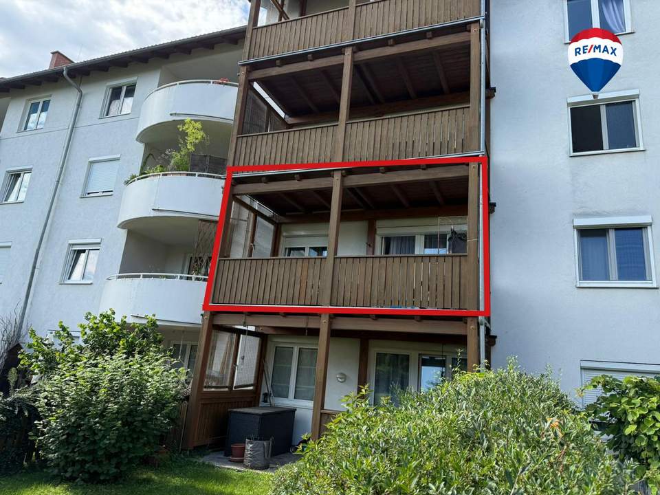 Ruhige 2-Zimmer-Wohnung mit Hof-Loggia und Tiefgaragenplatz