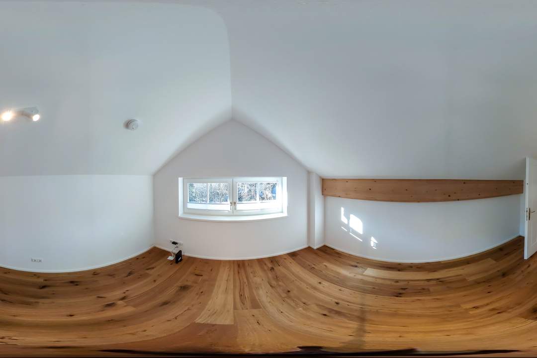 Wunderschöne, großzügige Dachgeschosswohnung in sanierter Stadtvilla – zentrale Lage in Bad Ischl