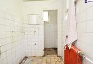 Eine süße, verträumte, stark renovierungsbedürftige Immobilie mit ganz viel Charme und Potential, sehr idyllisch gelegen mit dem Rauschen des Baches als Geräuschkulisse.