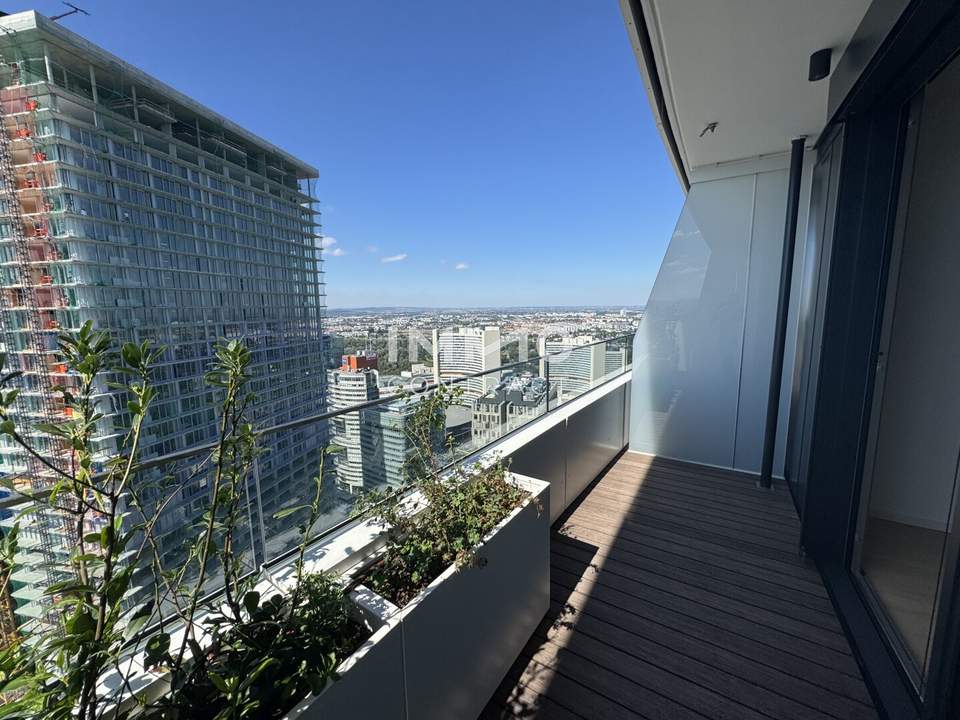 ERSTBEZUG: Wo die City und die Wiener Hausberge zu Füßen liegen – DANUBEFLATS