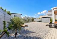Kleines Paradies am privaten Badesee – modernes Haus mit mediterranem Garten & Traumterrasse