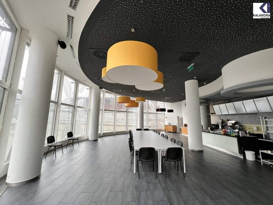 360 TOUR // GASTRONOMIE-LOKAL IN TOPLAGE