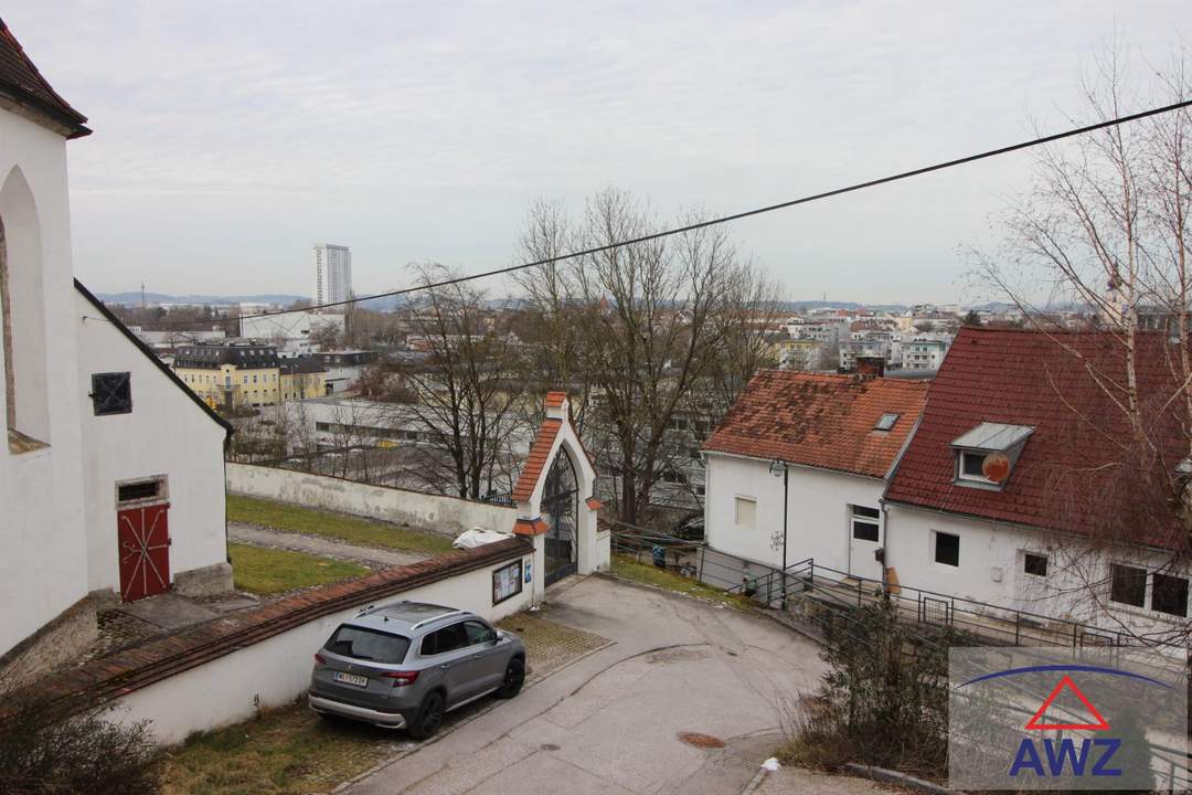 Älteres Wohnhaus mit schönem Ausblick in Wels / Thalheim