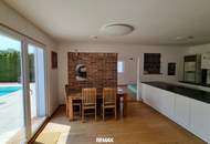 Modernes Einfamilienhaus mit Pool und Garage in Spratzern