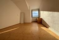 Sonnige Dachgeschosswohnung mit Kaiser & Hornblick in ruhiger zentrumsnaher Lage