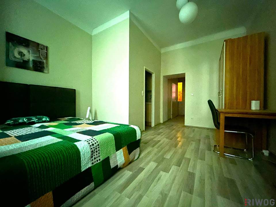 Nähe Laubeplatz und Quellenstraße *** Garconniere im 1. Stockwerk *** Haus in Sanierung