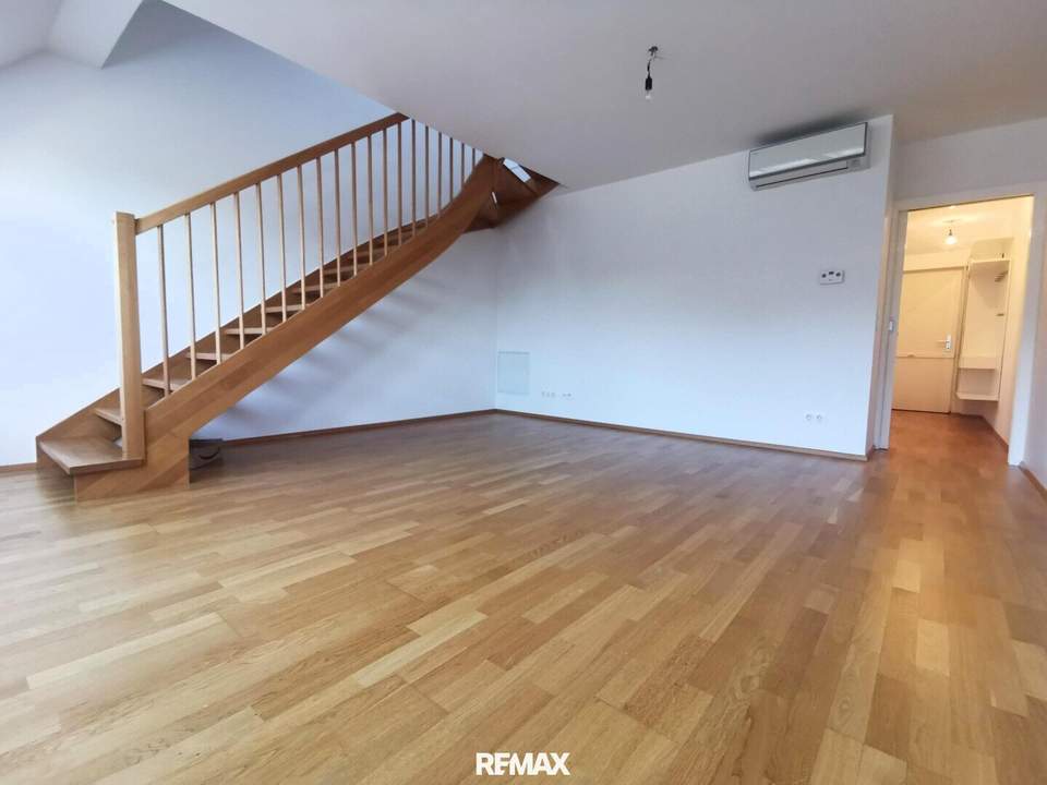 2 Zimmer DG Wohnung im 9. Bezirk.