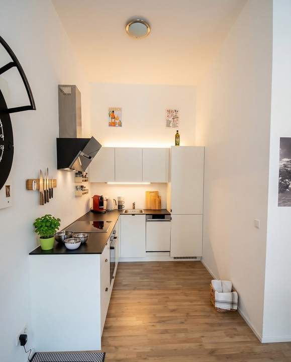 3-Zimmer-Wohnung in zentraler & ruhiger Lage nahe Augarten – 3,5m Raumhöhe, Top saniert, WG-tauglich