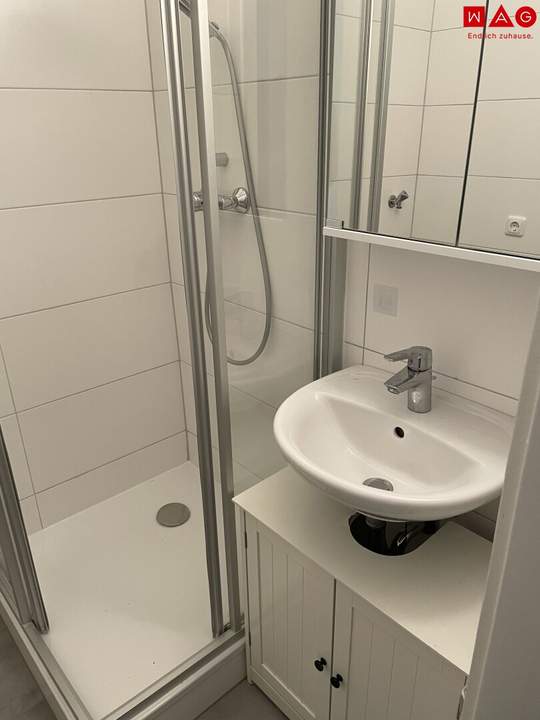 Sofort beziehbare 2-Zimmer-Wohnung im Erdgeschoss – saniert & mit Aufzug und Keller in zentraler Welser Lage!