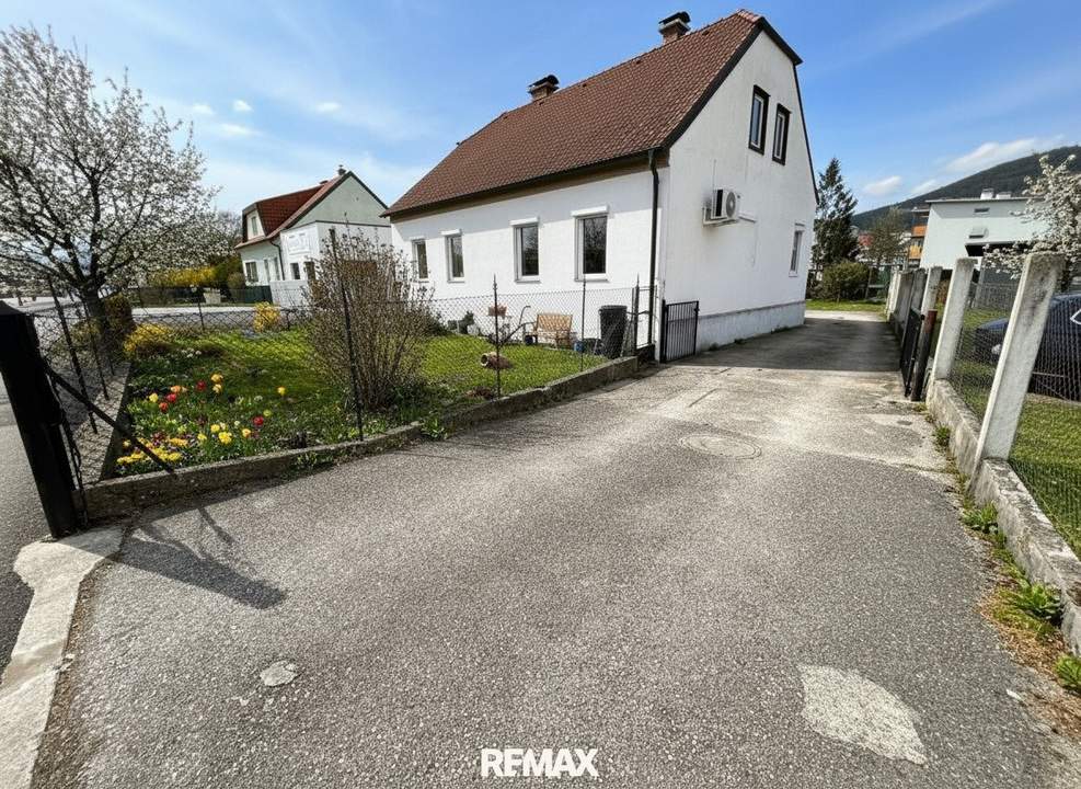 Gesucht! Gefunden! Charmantes Wohnhaus auf großem Grundstück!