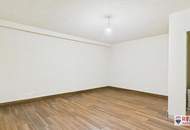 Stilvolle Villa mit gepflegtem Garten und großzügiger Garage