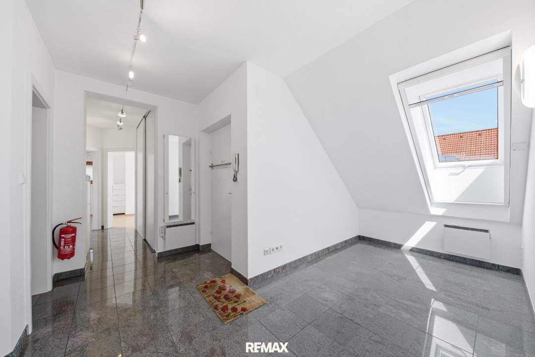 Moderne Wohnung mit Balkon und 2 PKW-Stellplätze: Wohnen in zentraler Lage von Hollabrunn!