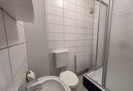 Charmantes Mini-Apartment mit Badezimmer und Balkon in zentraler Lage! Nähe BMW, SKF!!!